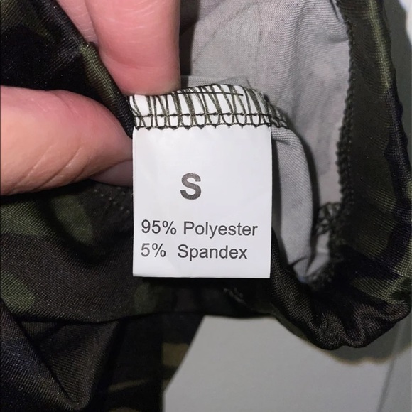 ⭐️New⭐️ camo leggings with lace - Picture 7 of 7